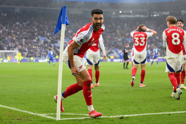 并与队友形 并与队友形